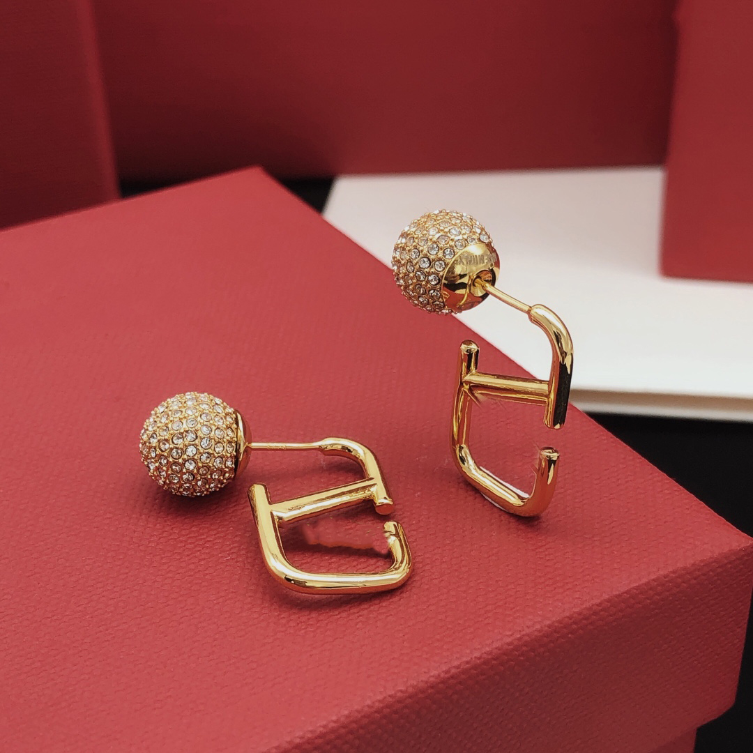 Designer Earring V Logo Brand Stud Charm Pearl Earing Women Fashion Hoop Jewelry Luxury Metal Earring Jeweler Women's Gifts mn654
Designer Earring V Logo Brand Stud Charm Pearl Earing Women Fashion Hoop Jewelry Luxury Metal Earring Jeweler Women's Gifts mn654