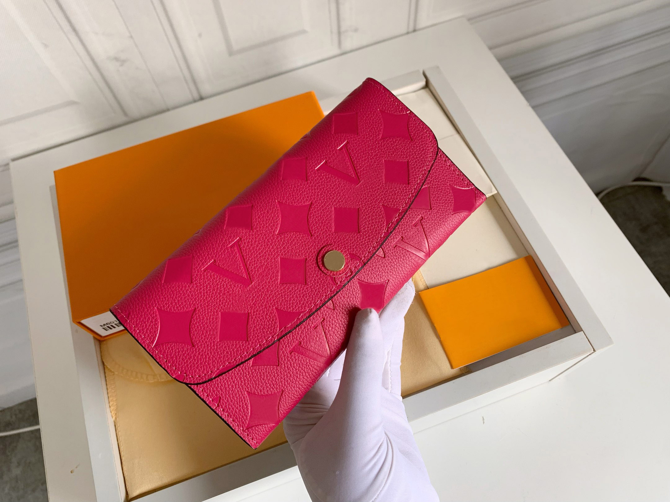 Leather Emilie wallet long purse Female designer card holder with original box M62369
Leather Emilie wallet long purse Female designer card holder with original box M62369