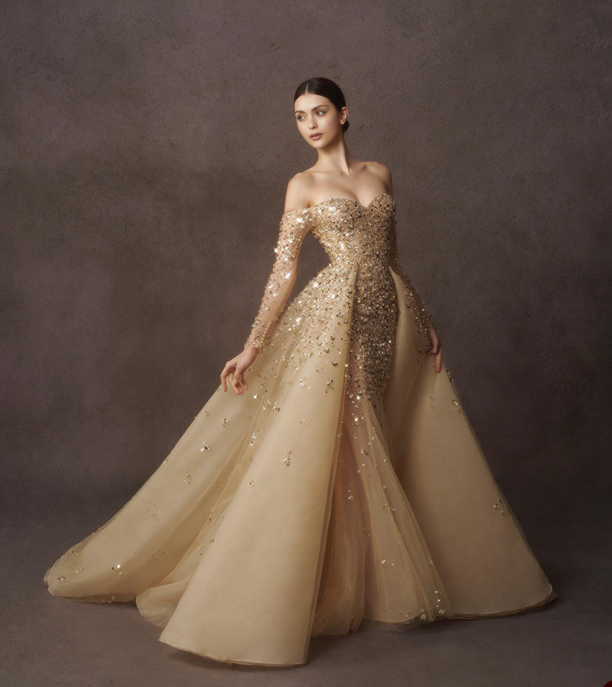 Gold Ball Gown Wedding Dresses V Neck Long Sleeves Sequins Appliques Beaded Floor Length Ruffles 3D Lace Detachable Train Bridal Gowns Plus Size Vesti