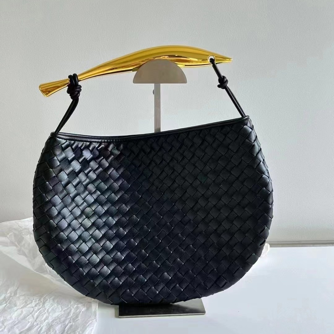 Evening Girl Designer Moon Sardine 29cm Bag Handbag Half Soft Bags Leather Wrinkled Bottegas Cowhide Woven Large 2023 Capacity White Underarm, Pink
Evening Girl Designer Moon Sardine 29cm Bag Handbag Half Soft Bags Leather Wrinkled Bottegas Cowhide Woven Large 2023 Capacity White Underarm, Pink