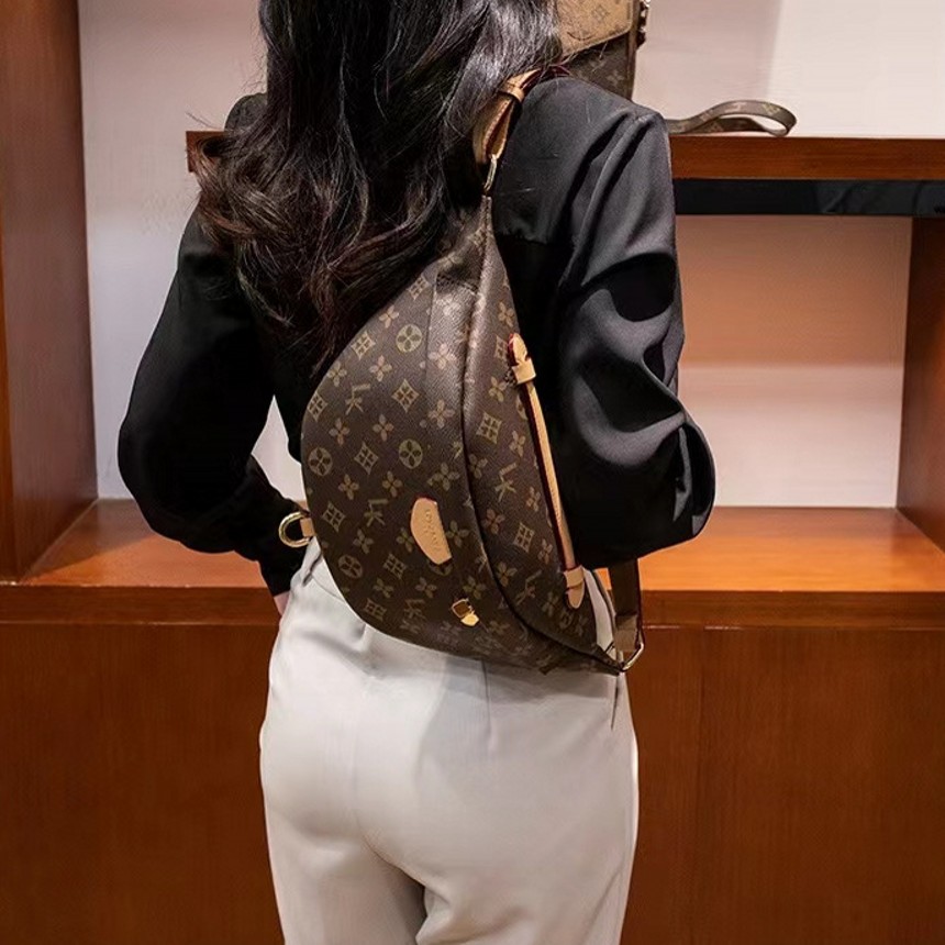 Cellphone Case Waist pouch bag designer handbag Purses Womens Men BumBag Belt Women Pocket Bags Fashion Tote HQL13737, 37cm*14cm*13cm
Cellphone Case Waist pouch bag designer handbag Purses Womens Men BumBag Belt Women Pocket Bags Fashion Tote HQL13737, 37cm*14cm*13cm
