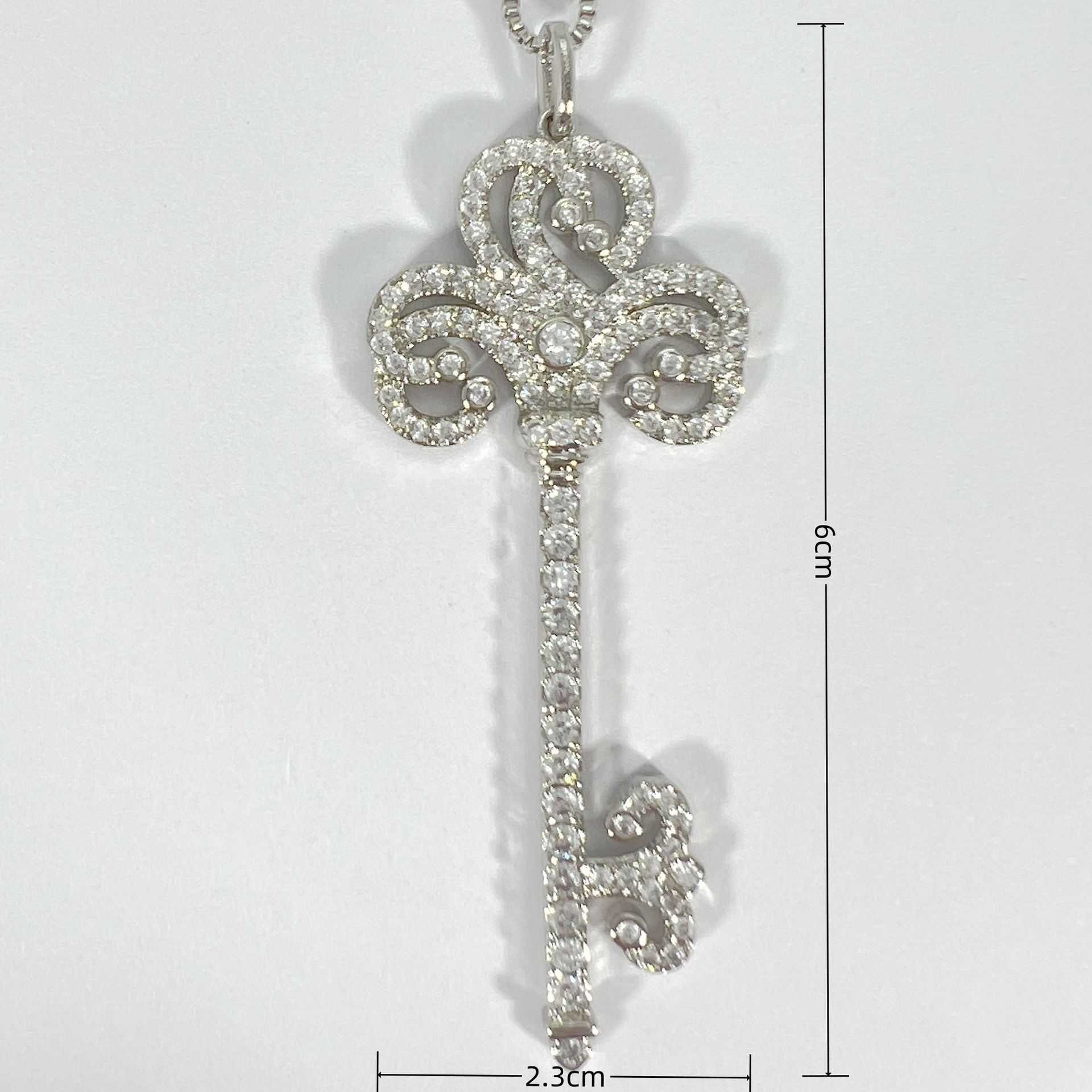 Plated Elegant Iris Key Necklace Suower Snow Chinese knotting Dia Pendant