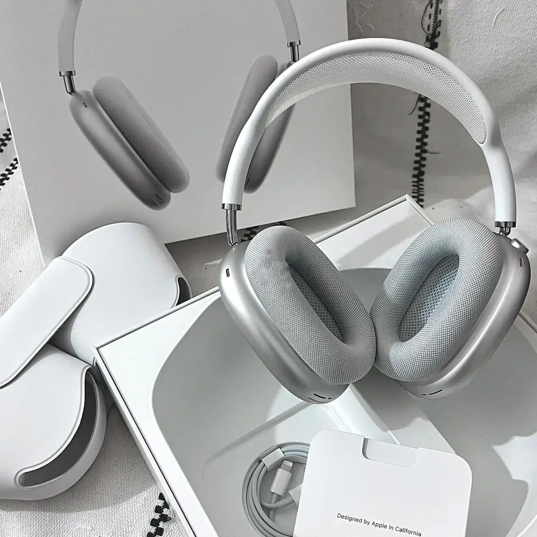 For AirPods Max original quality 1-1 5.3 Bluetooth Earphones Metal Material Air Pods Pro 2 leather Case with ANC Headband Headphones, Black original quality
For AirPods Max original quality 1-1 5.3 Bluetooth Earphones Metal Material Air Pods Pro 2 leather Case with ANC Headband Headphones, Black original quality