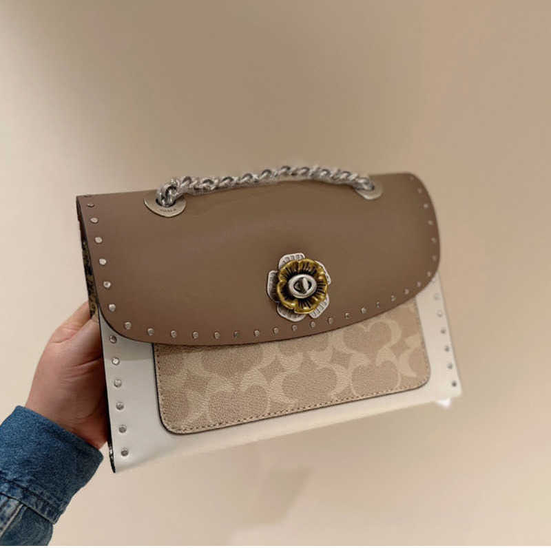 Shoulder Bags designer bag totes wallet handbag women classic imitation brand flower letter stitching soft leather shoulder bag commuter dinner, Color2
Shoulder Bags designer bag totes wallet handbag women classic imitation brand flower letter stitching soft leather shoulder bag commuter dinner, Color2