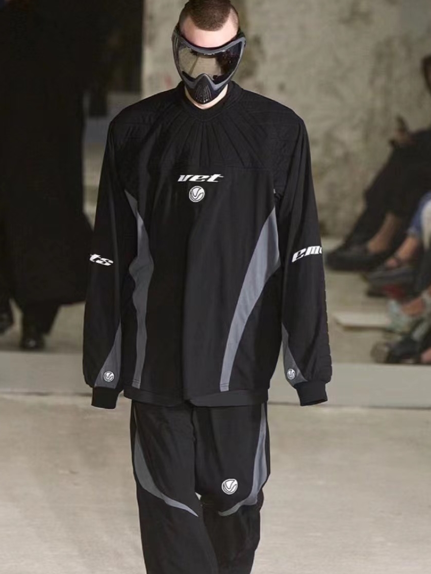 2023ss Fashion Brand Vetements t-shirts Men Biker Tops Solid T-shirt Tags Oversized Designer Cotton Loose Long T-shirt Men Tops Hiphop Streetwear Tees, Black
2023ss Fashion Brand Vetements t-shirts Men Biker Tops Solid T-shirt Tags Oversized Designer Cotton Loose Long T-shirt Men Tops Hiphop Streetwear Tees, Black