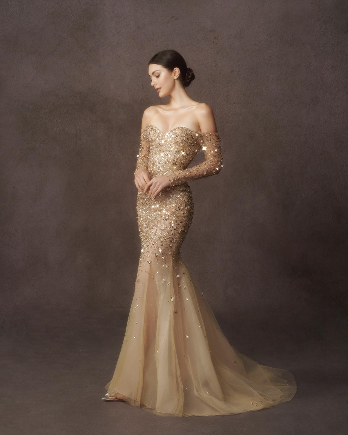 Gold Ball Gown Wedding Dresses V Neck Long Sleeves Sequins Appliques Beaded Floor Length Ruffles 3D Lace Detachable Train Bridal Gowns Plus Size Vesti