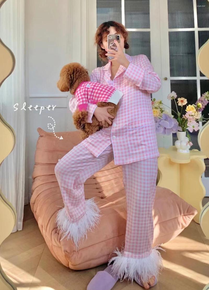 Women' Sleepwear 2023 Long Sleeved Ostrich Feather Pajamas For Women Luxury Home Clothes Pink Plaid
Women' Sleepwear 2023 Long Sleeved Ostrich Feather Pajamas For Women Luxury Home Clothes Pink Plaid