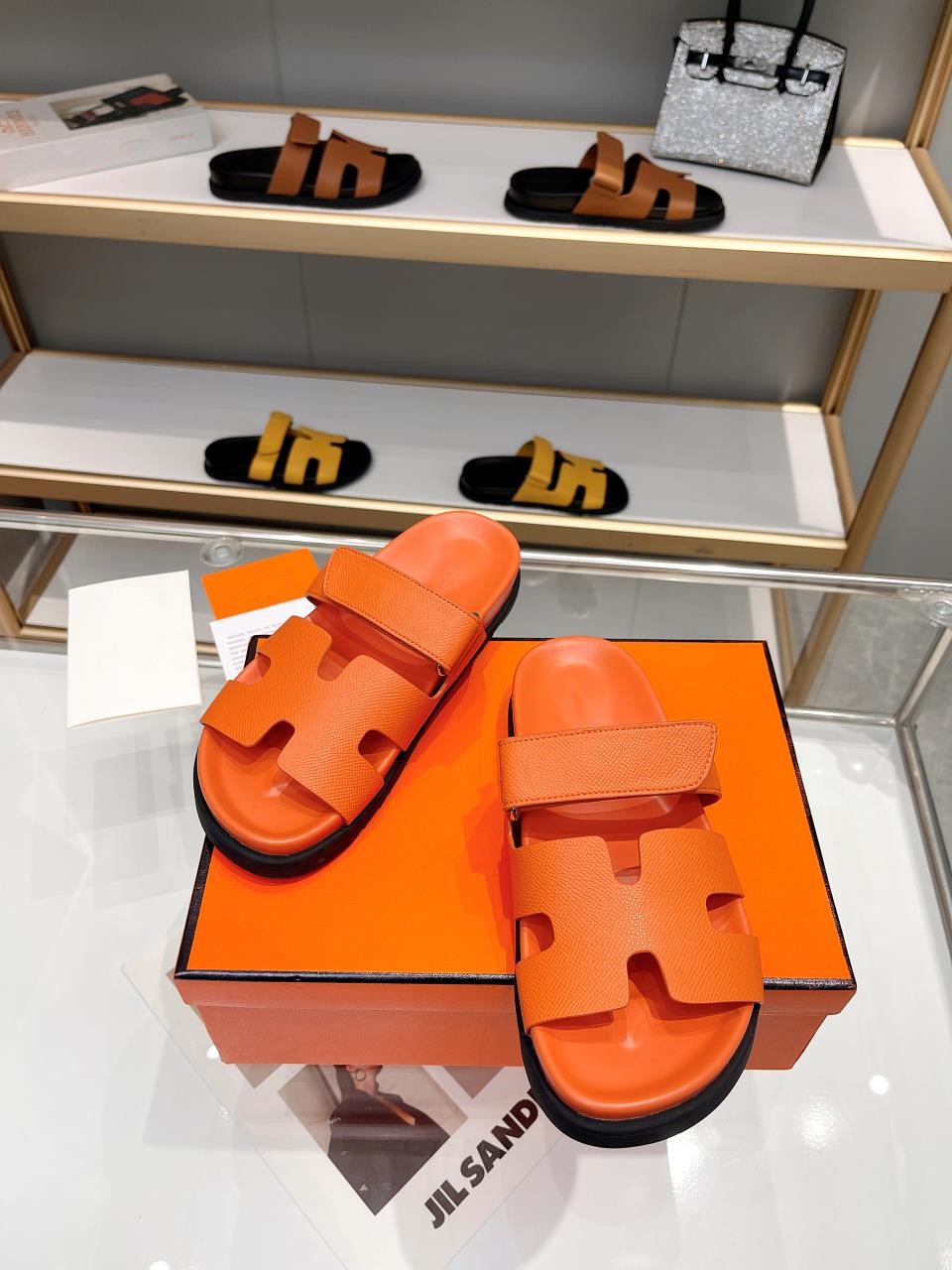 2023 Luxury Design Women's Men's Slippers chypre Sandals Size Female 35-41 Male 38-45
2023 Luxury Design Women's Men's Slippers chypre Sandals Size Female 35-41 Male 38-45