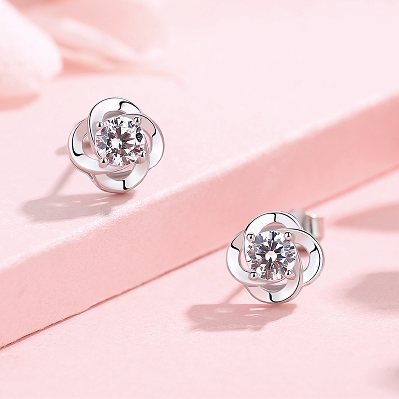 Luxurious Women's Wedding Stud Earrings Made of 925 Sterling Silver Adorned with Round Cut White Topaz Cubic Zirconia