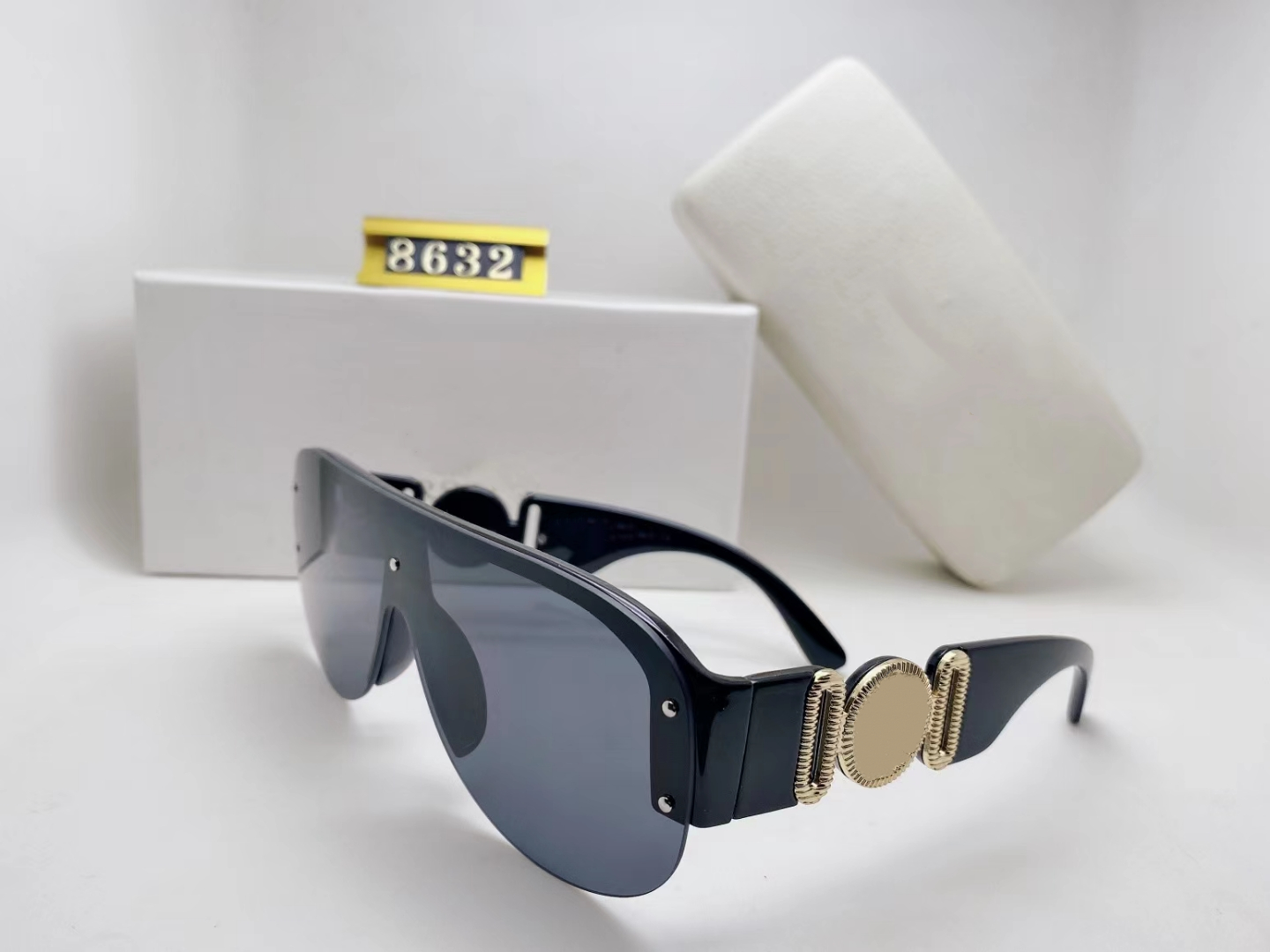 Sunglasses for men women Summer style Anti-Ultraviolet Retro Shield lens Plate Oval Full Frame fashion Eyeglasses Random Box
Sunglasses for men women Summer style Anti-Ultraviolet Retro Shield lens Plate Oval Full Frame fashion Eyeglasses Random Box