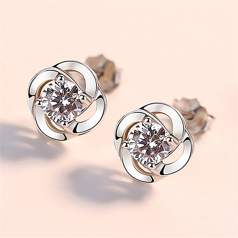 Luxurious Women's Wedding Stud Earrings Made of 925 Sterling Silver Adorned with Round Cut White Topaz Cubic Zirconia