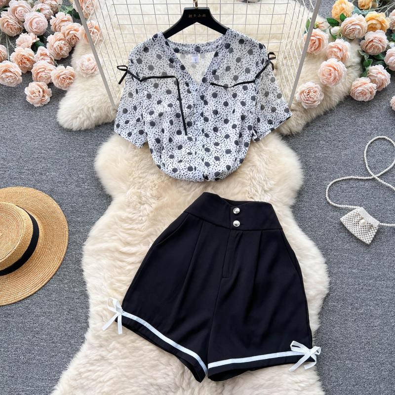 Women' Tracksuits Street Vintage Dot Print Women' Set Short Sleeve Chiffon Shirt Blouse And Shorts Suit 2023 INS Two 2 Piece Outfit, White set
Women' Tracksuits Street Vintage Dot Print Women' Set Short Sleeve Chiffon Shirt Blouse And Shorts Suit 2023 INS Two 2 Piece Outfit, White set