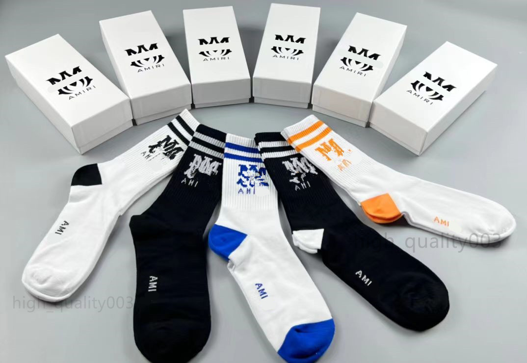 2023 Mens Womens Socks Designer Five Pair Luxe Sports Winter Mesh Letter Printed amiris Sock Embroidery Cotton Man Woman With Box, 001 five pairs of socks
2023 Mens Womens Socks Designer Five Pair Luxe Sports Winter Mesh Letter Printed amiris Sock Embroidery Cotton Man Woman With Box, 001 five pairs of socks