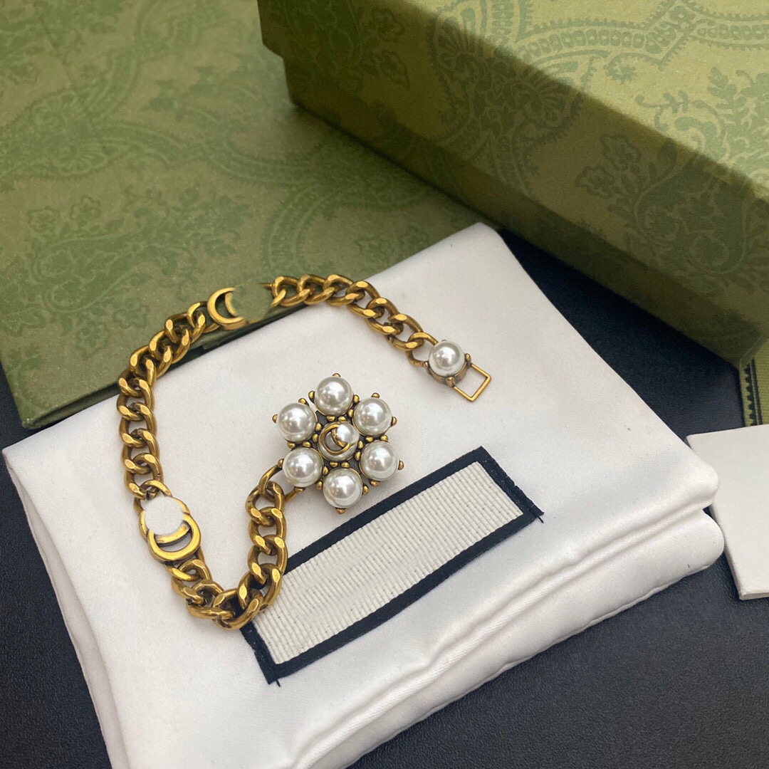 New Style Bracelets Women Bangle Wristband Cuff Chain Designer Letter Jewelry Faux Leather 18K Gold Plated Stainless steel Womens Wedding Gifts L092
New Style Bracelets Women Bangle Wristband Cuff Chain Designer Letter Jewelry Faux Leather 18K Gold Plated Stainless steel Womens Wedding Gifts L092