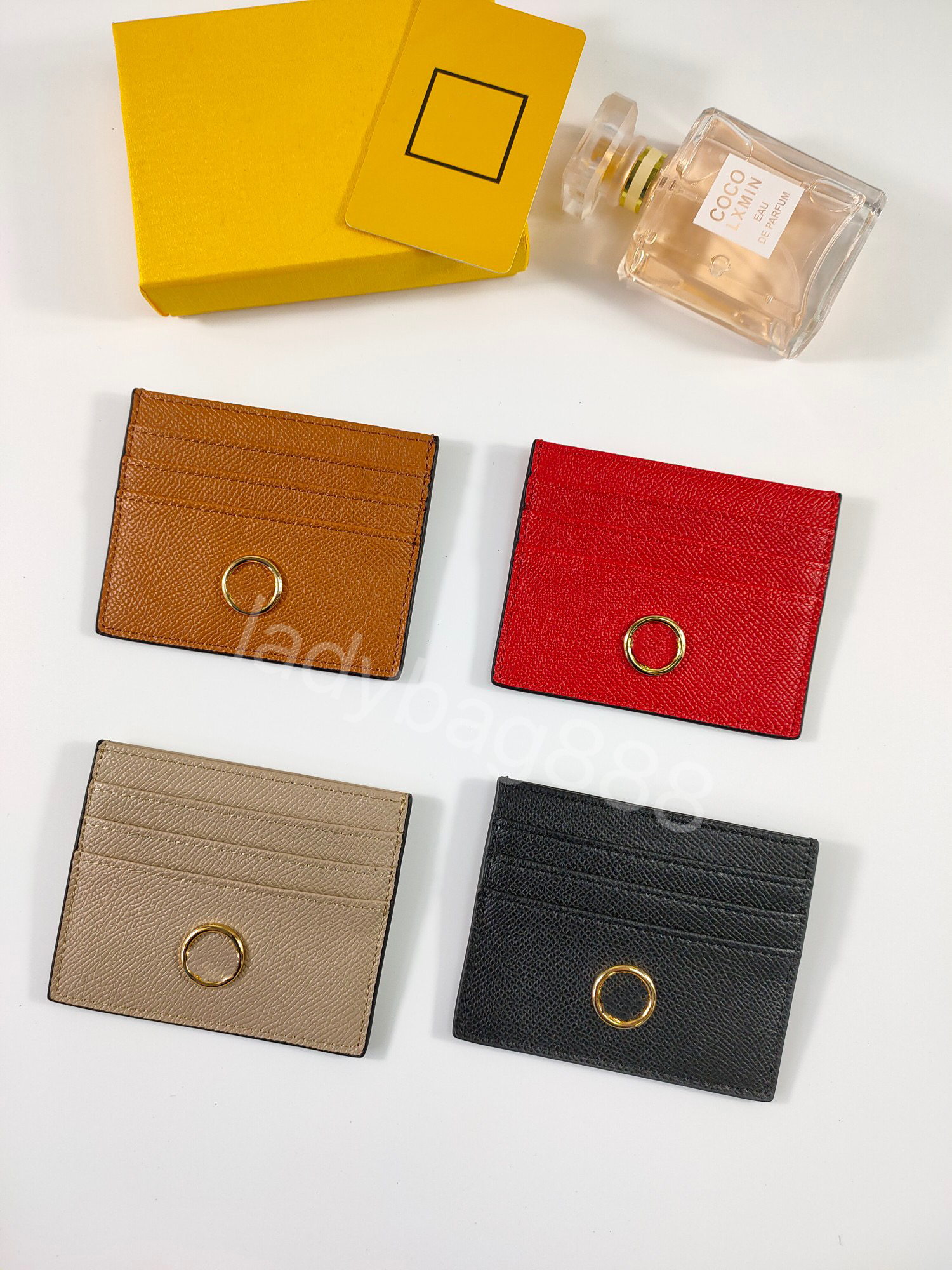 Famous Designer FF Card Bag Solid Letter Men's and Women's Cardholder Classic Wallet, Red
Famous Designer FF Card Bag Solid Letter Men's and Women's Cardholder Classic Wallet, Red