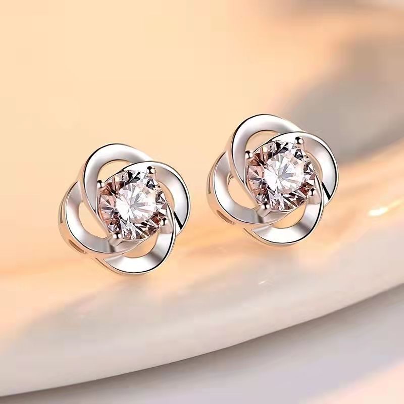 Luxurious Women's Wedding Stud Earrings Made of 925 Sterling Silver Adorned with Round Cut White Topaz Cubic Zirconia