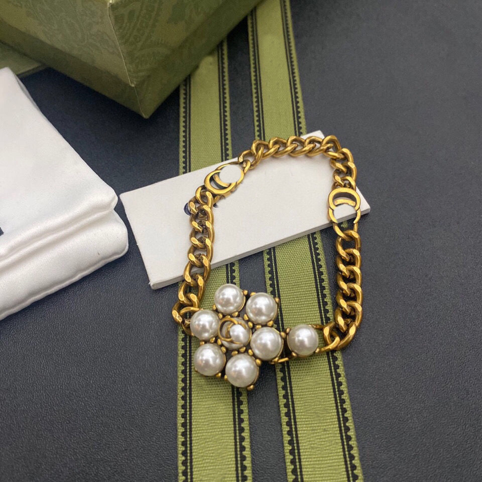 Bracelets Women Bangle Designer Letter Jewelry Faux Leather 18K Gold Plated Copper Womens Wristband Cuff Chain Wedding Gifts Accessories
Bracelets Women Bangle Designer Letter Jewelry Faux Leather 18K Gold Plated Copper Womens Wristband Cuff Chain Wedding Gifts Accessories
