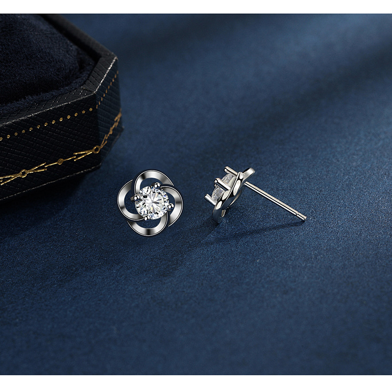 Luxurious Women's Wedding Stud Earrings Made of 925 Sterling Silver Adorned with Round Cut White Topaz Cubic Zirconia