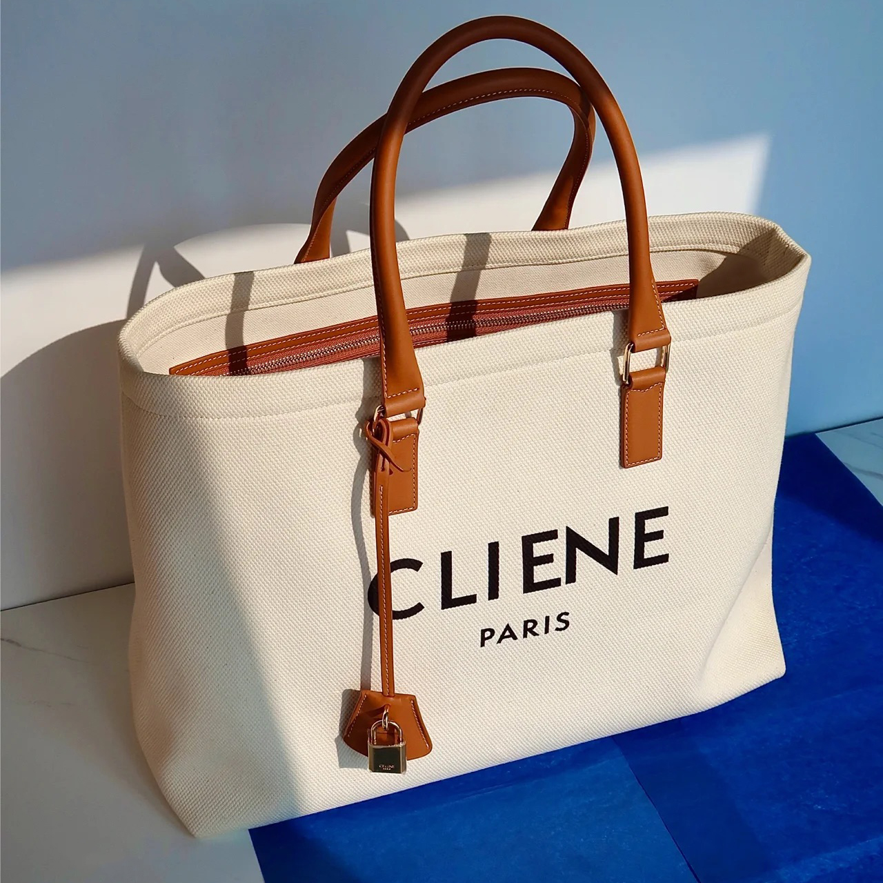Designer Hobo Soft TRIOMPHE CANVAS Raffias Beach bags mens tote duffle weekend bags clutch Toiletry Kits handbag cross body square Shoulder luggage bag Womens Linen
Designer Hobo Soft TRIOMPHE CANVAS Raffias Beach bags mens tote duffle weekend bags clutch Toiletry Kits handbag cross body square Shoulder luggage bag Womens Linen