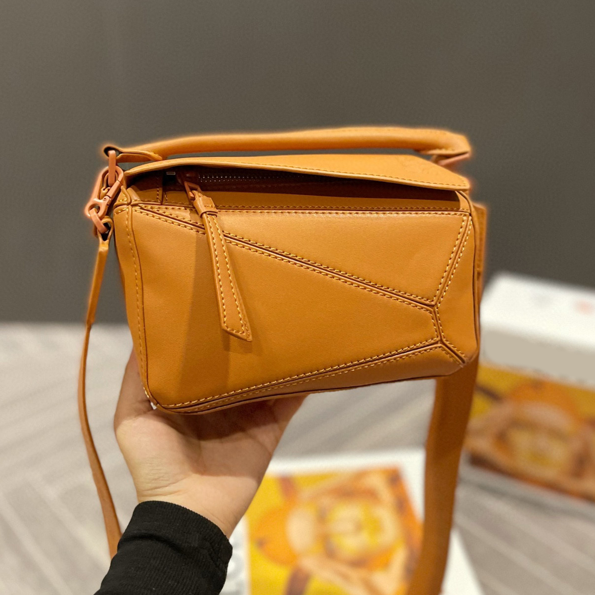Stunning Geometry Luxurys Designers Shoulder Bags Pillow Bag Crossbody Clutch Leather Handbags Messenger Women Tote Handbag Wallet Geometric 5A Girl Stock, Color f
Stunning Geometry Luxurys Designers Shoulder Bags Pillow Bag Crossbody Clutch Leather Handbags Messenger Women Tote Handbag Wallet Geometric 5A Girl Stock, Color f