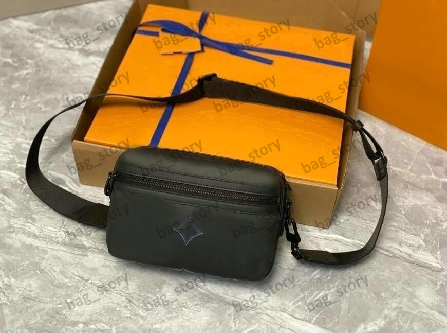 M22495 Mens Designer Bag Comet Messenger PM Black Borealis Leather Crossbody Vivid Purple Neon Green Shoulder Bag Double zip Multiple Purse
M22495 Mens Designer Bag Comet Messenger PM Black Borealis Leather Crossbody Vivid Purple Neon Green Shoulder Bag Double zip Multiple Purse