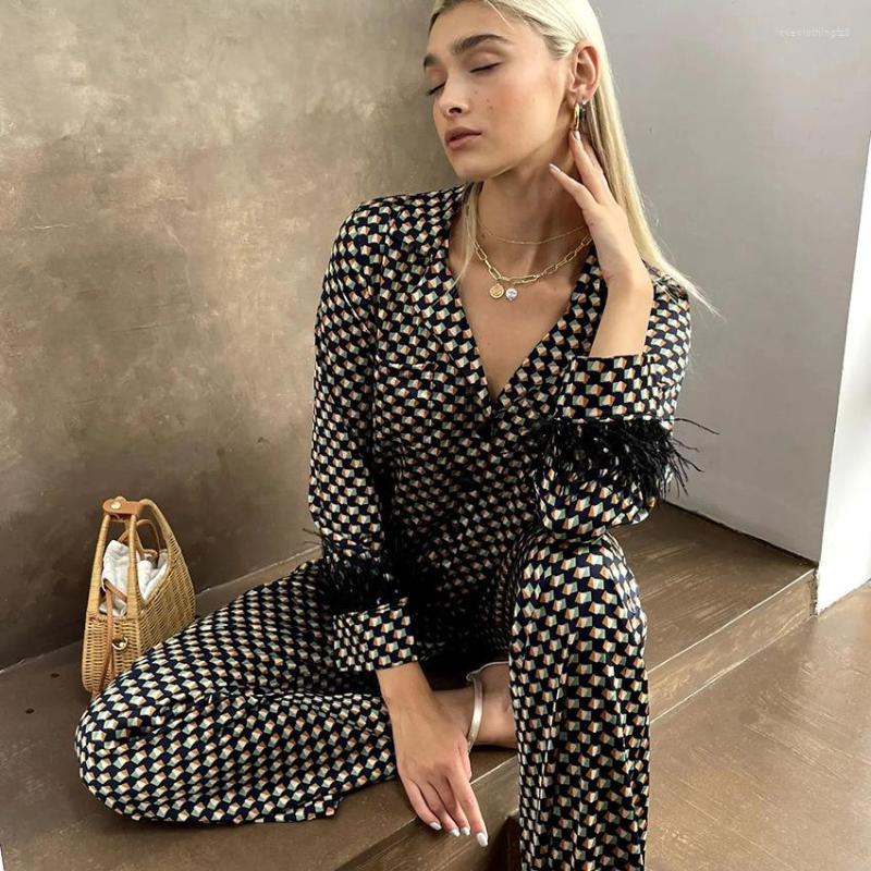 Women' Sleepwear Feathers Pajamas For Women 2 Piece Sets Print Long Sleeve Lapel Spring Female Set Casual Trouser Suits 2023, Black
Women' Sleepwear Feathers Pajamas For Women 2 Piece Sets Print Long Sleeve Lapel Spring Female Set Casual Trouser Suits 2023, Black