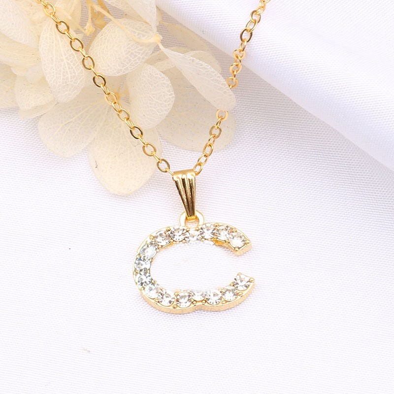 19Style Luxury Designer Double Letter Pendant Necklaces 18K Gold Plated Crysatl Pearl Rhinestone Sweater Necklace for Women Wedding Party Jewerlry Accessories C1