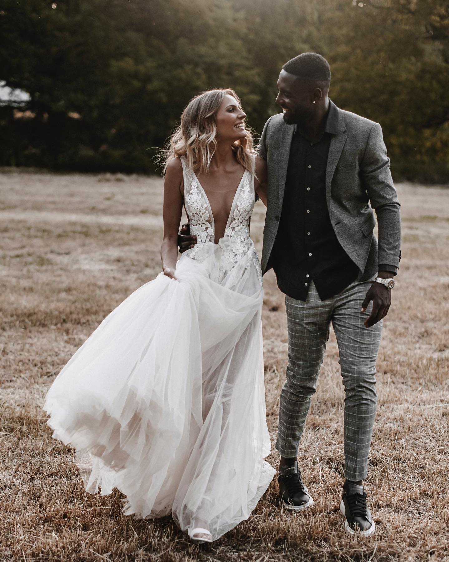 Boho A Line Wedding Dresses Plunging V Neck Lace Appliques Backless Tulle Designer Biohemia Wedding Bridal Gowns 0516