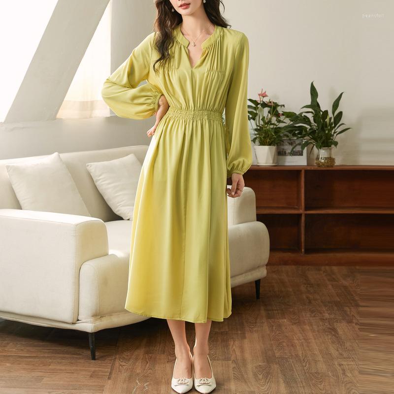 Casual Dresses Solid Color Pleated Dress 2023 Spring High Waist Slimming V-Neckline Elegant Lantern Sleeve Women A-LINE, Black
Casual Dresses Solid Color Pleated Dress 2023 Spring High Waist Slimming V-Neckline Elegant Lantern Sleeve Women A-LINE, Black