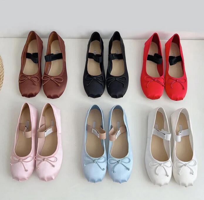 Designer brand bow flat Mary Jane comfortable Miu women's ballet shoes boat shoes retro elastic band black and white pink gray red brown leisure outdoor 35-40, Blue
Designer brand bow flat Mary Jane comfortable Miu women's ballet shoes boat shoes retro elastic band black and white pink gray red brown leisure outdoor 35-40, Blue