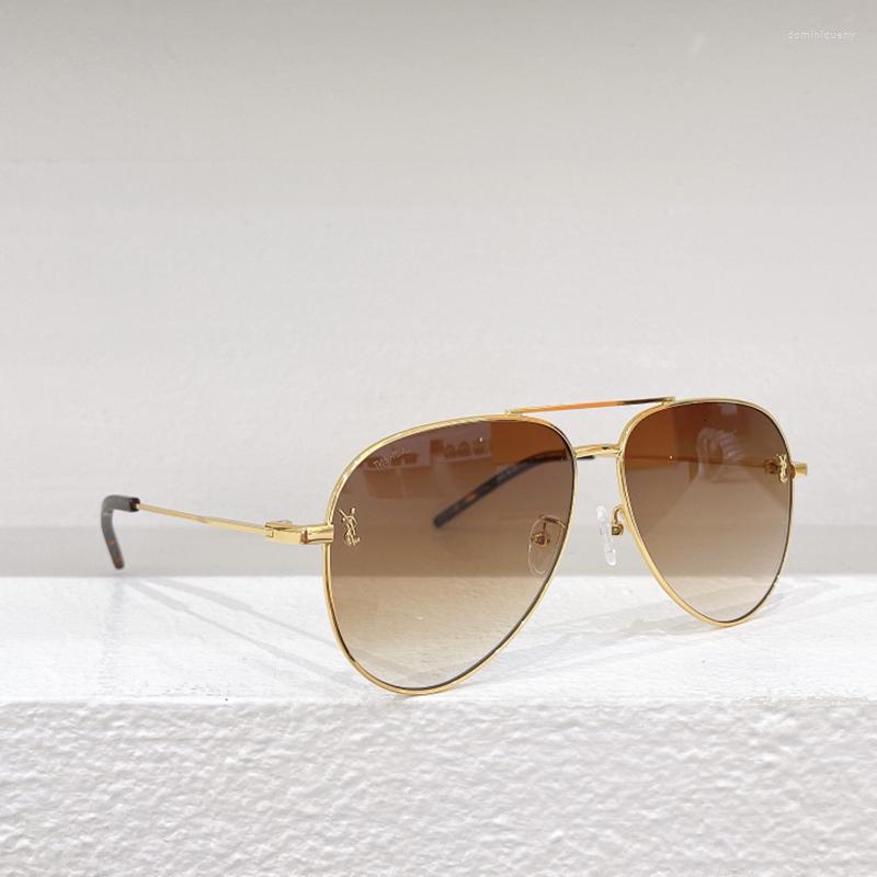 Sunglasses In Fashion Rimless Womens Square Metal Sun Glasses Retro Vintage High Quality With Box
Sunglasses In Fashion Rimless Womens Square Metal Sun Glasses Retro Vintage High Quality With Box