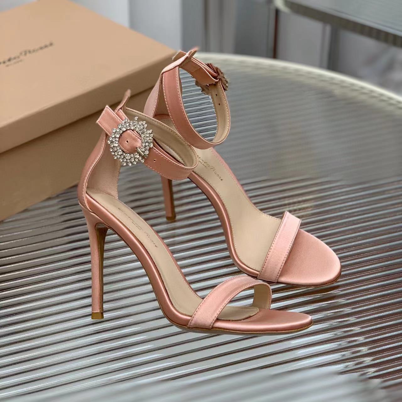latest high heeled designer sandals crystal encrusted strap spool Womens Heels high heel for women summer shoes party heeled Crystal transparent Wedding Dress shoe
latest high heeled designer sandals crystal encrusted strap spool Womens Heels high heel for women summer shoes party heeled Crystal transparent Wedding Dress shoe