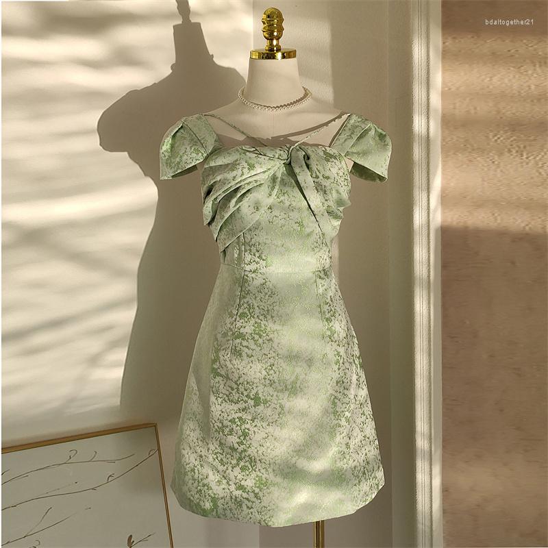 Casual Dresses High Street 2023 Summer Fashion Women Square Collar Big Bow Short Sleeve A-line Folds Jacquard Slim Elegant Mini Dress, Light green
Casual Dresses High Street 2023 Summer Fashion Women Square Collar Big Bow Short Sleeve A-line Folds Jacquard Slim Elegant Mini Dress, Light green