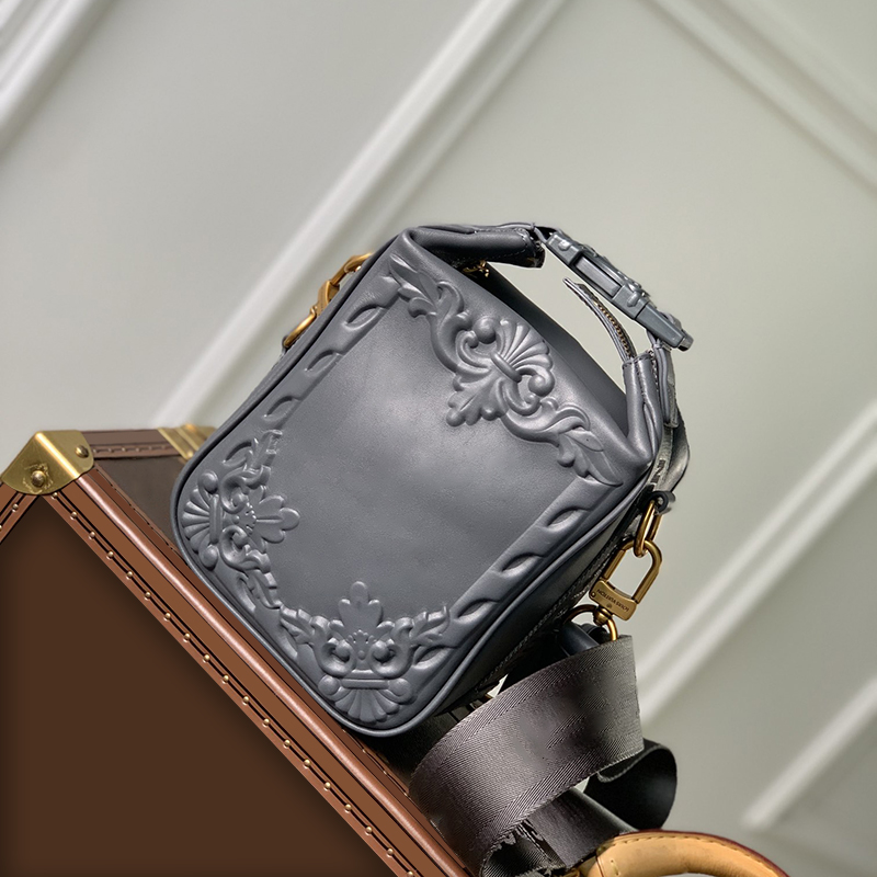 Genuine leather Messenger bag Designer Handbag 24CM Luxury Mens sling bag Delicate knockoff Shoulder bag With Box YL382, M21812
Genuine leather Messenger bag Designer Handbag 24CM Luxury Mens sling bag Delicate knockoff Shoulder bag With Box YL382, M21812