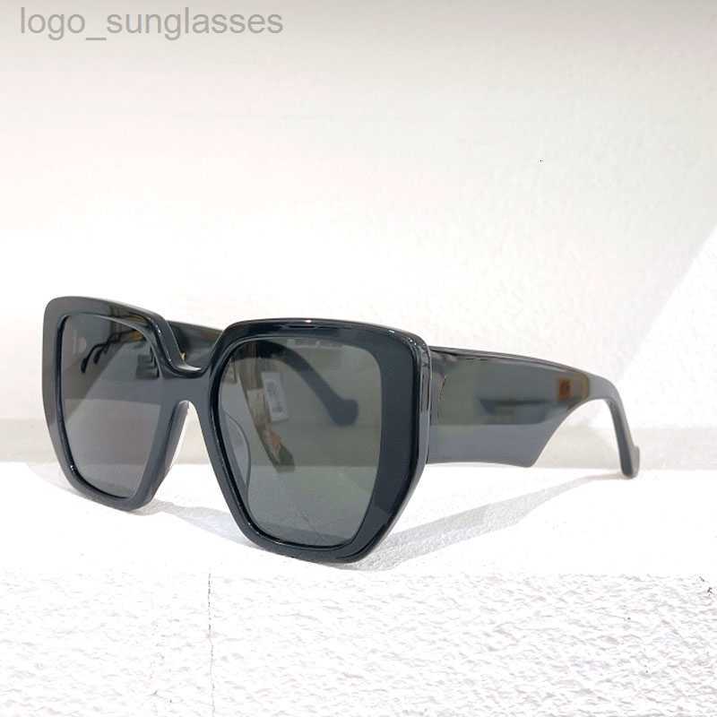 Fashion sunglasses anti-ultraviolet full frame big mirror legs designer sunglassess eye protection retro men and women glasses GG0956S with original box
Fashion sunglasses anti-ultraviolet full frame big mirror legs designer sunglassess eye protection retro men and women glasses GG0956S with original box