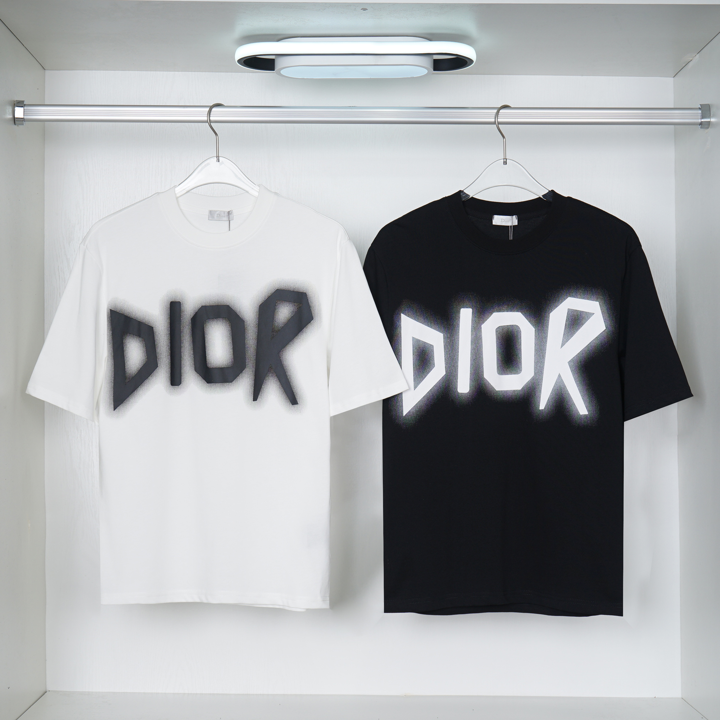 Dior Famous Tees Mens Designers T Shirts Letter Print Round Neck Short Sleeve Black White Fashion Men Women Tshirts, 17
Dior Famous Tees Mens Designers T Shirts Letter Print Round Neck Short Sleeve Black White Fashion Men Women Tshirts, 17