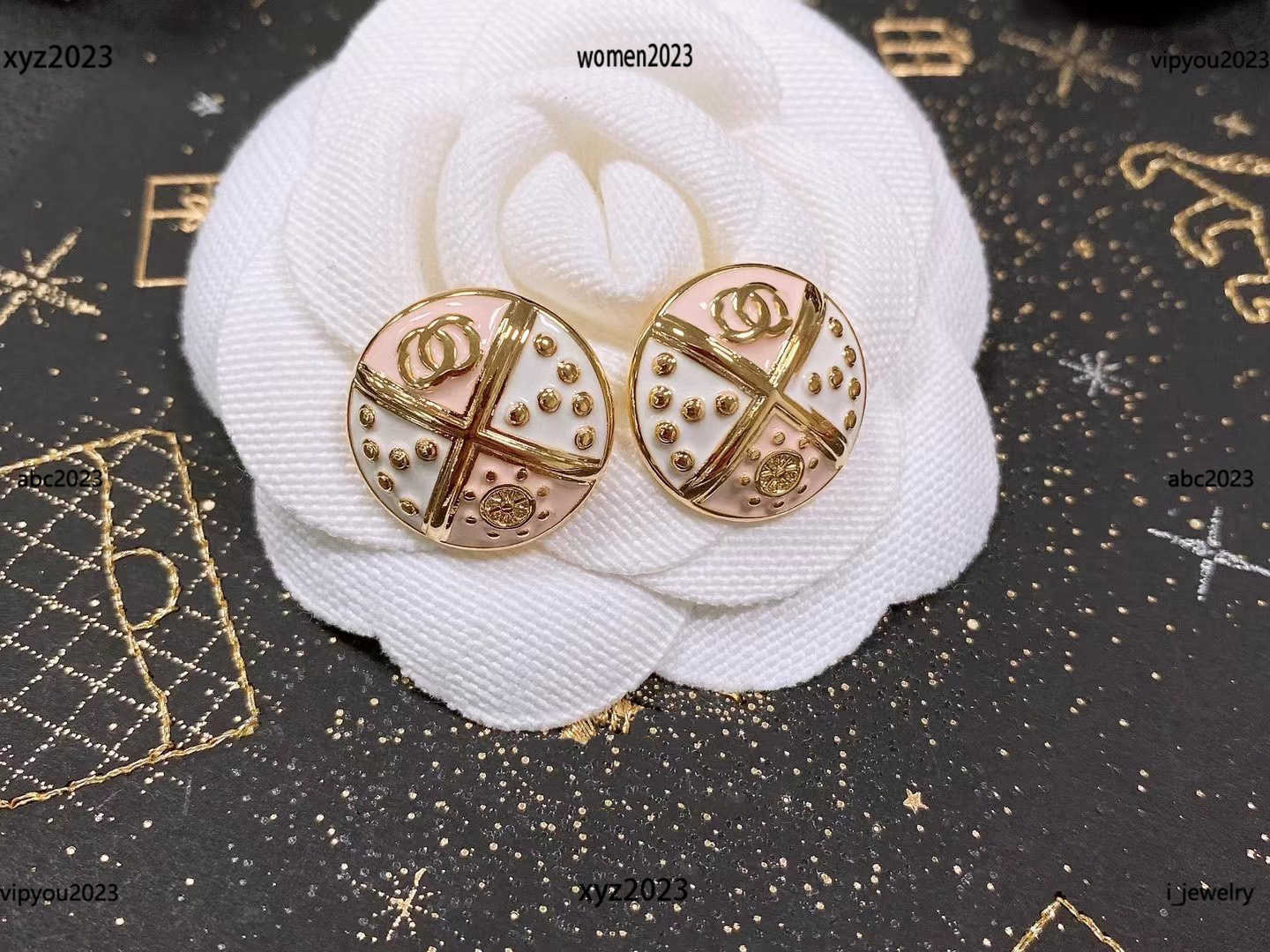 earrings designer for women high quality Cross cut design Jewelry Contrast color design Ear studs #Including brand box new arrival
earrings designer for women high quality Cross cut design Jewelry Contrast color design Ear studs #Including brand box new arrival