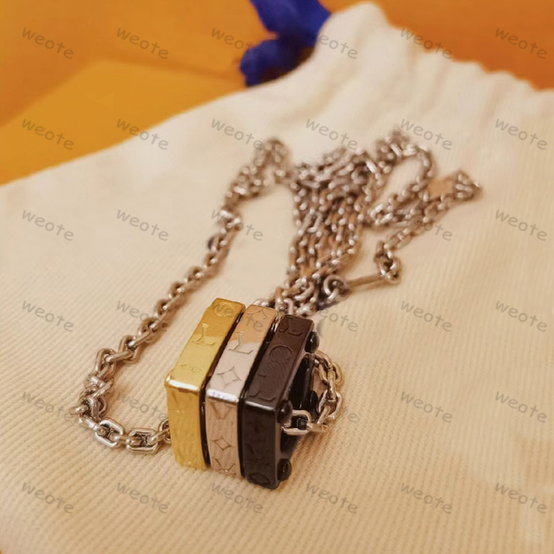 Bold Titanium Steel Necklace Designer necklaces for women Jewelry Mens Collarbone Chain three Color Carved V Pendant Hip Hop Accessories
Bold Titanium Steel Necklace Designer necklaces for women Jewelry Mens Collarbone Chain three Color Carved V Pendant Hip Hop Accessories