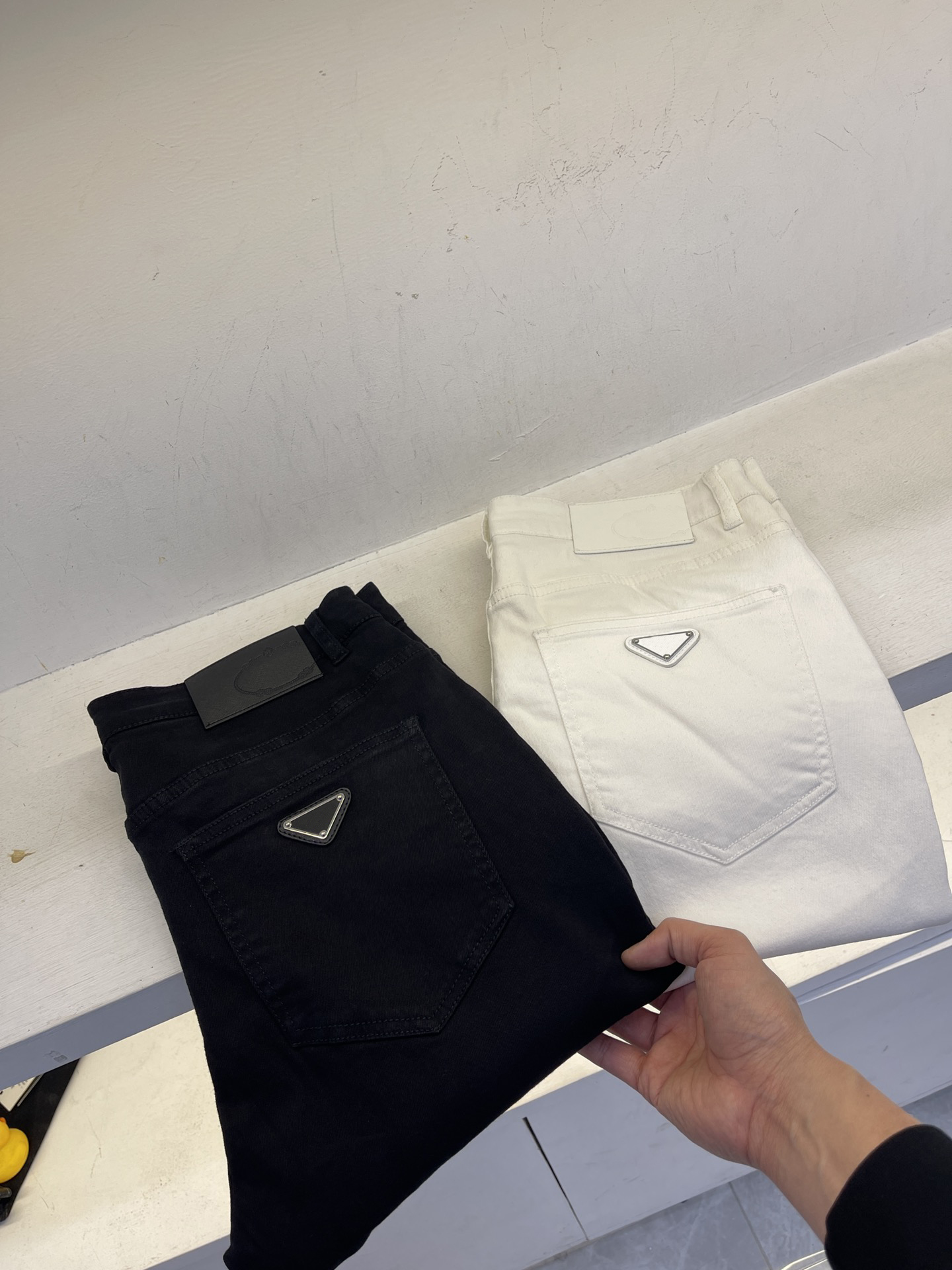 The latest summer designer jeans fashion simple comfortable material luxury casual classic men's jeans, Black
The latest summer designer jeans fashion simple comfortable material luxury casual classic men's jeans, Black