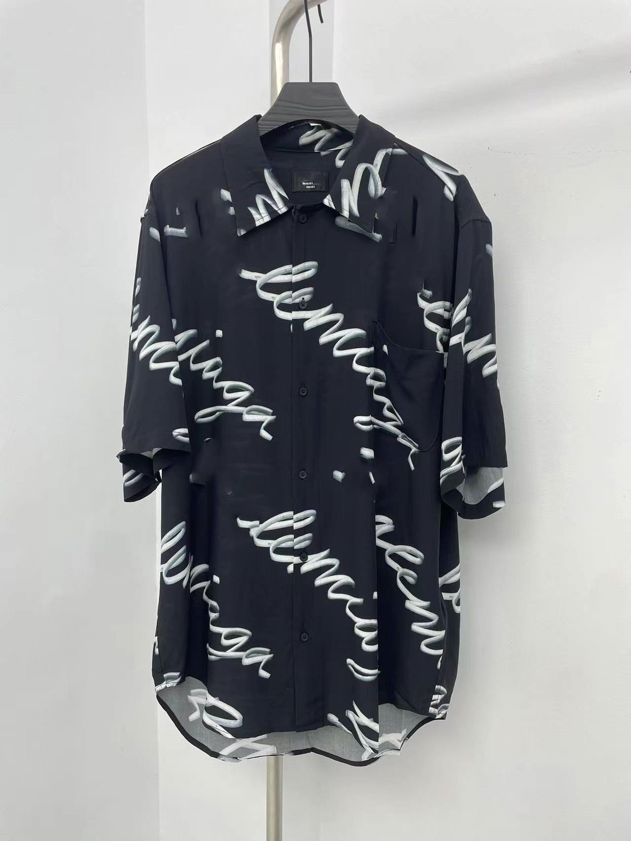 23 Early autumn new cotton casual long sleeve clothing printed fabric handwritten cursive brand pattern presents chest patch cloth bag design loose version
23 Early autumn new cotton casual long sleeve clothing printed fabric handwritten cursive brand pattern presents chest patch cloth bag design loose version