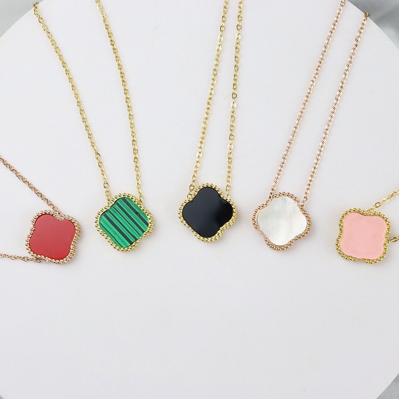 Classic Fashion Pendant Necklaces for women Elegant 4/Four Leaf Clover locket Necklace Highly Quality Choker chains Designer Jewelry 18K titanium steel girls Gifts
Classic Fashion Pendant Necklaces for women Elegant 4/Four Leaf Clover locket Necklace Highly Quality Choker chains Designer Jewelry 18K titanium steel girls Gifts