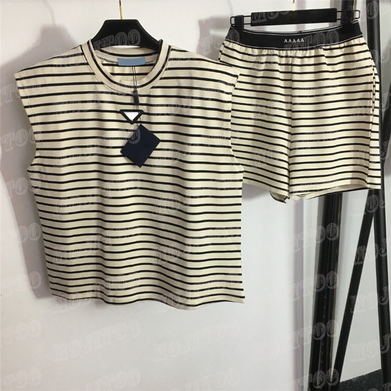 Letter Badge Stripe Tank Top Shorts Women Sports Suits Letters Webbing Elastic Waist Casual Short Pants Sleeveless Vests 2PCS Sets, Beige
Letter Badge Stripe Tank Top Shorts Women Sports Suits Letters Webbing Elastic Waist Casual Short Pants Sleeveless Vests 2PCS Sets, Beige
