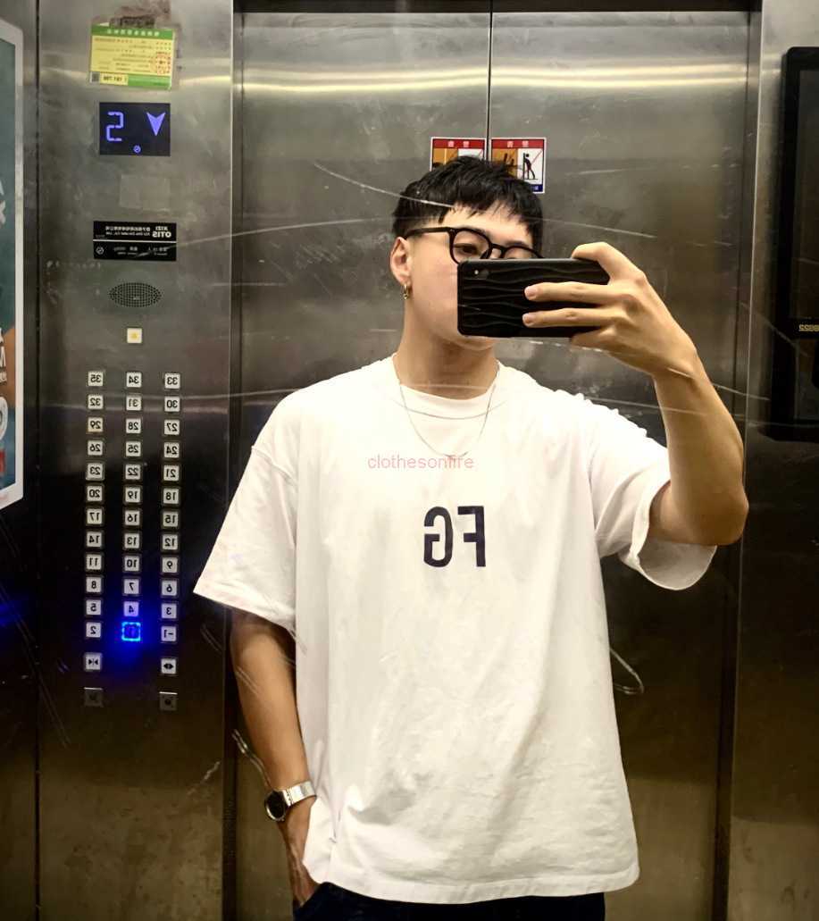FOG ESS luxury mens god t shirts TShirts FG reflective laser dazzle tshirt Fashion loose couple man woman Tee Top Summer Casual Clothing Plus Size high quality Sh, White color black letter
FOG ESS luxury mens god t shirts TShirts FG reflective laser dazzle tshirt Fashion loose couple man woman Tee Top Summer Casual Clothing Plus Size high quality Sh, White color black letter