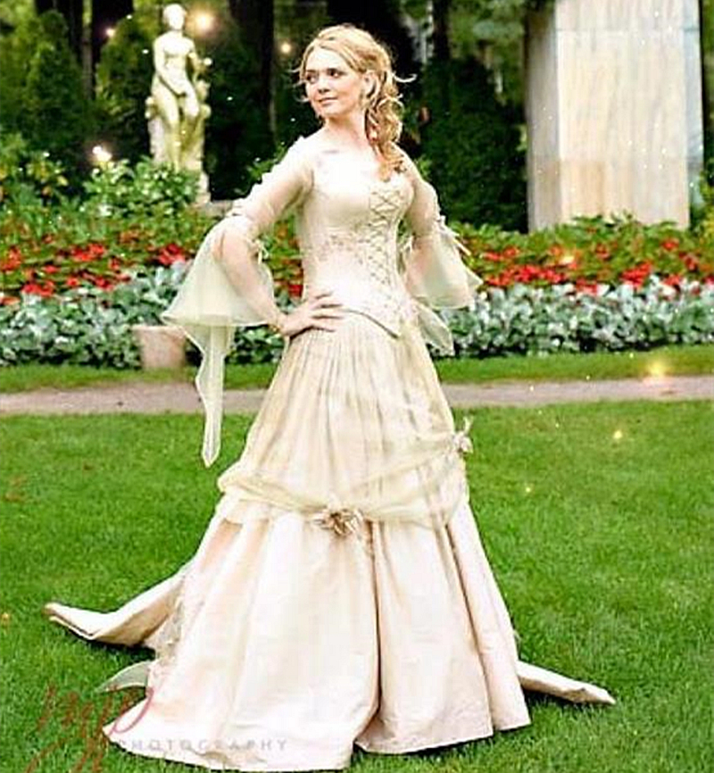 Vintage Victorian Wedding Dresses Champagne Gold Taffeta A-Line Gothic Corset Bridal Gowns Flare Long Sleeves Celtic Renaissance Fantasy Medieval Brid