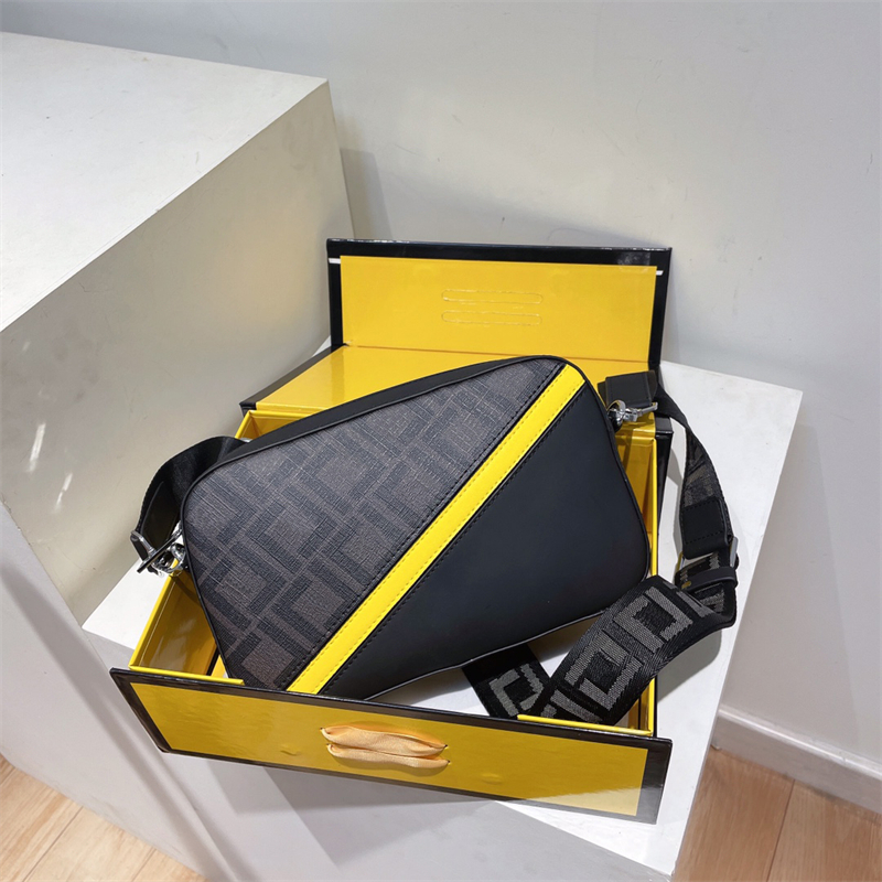 Designer Bag Men Cross Body Bag PVC Leather Mans Women Messenger Bags Fashion Luxury Hardware Shoulder Bags
Designer Bag Men Cross Body Bag PVC Leather Mans Women Messenger Bags Fashion Luxury Hardware Shoulder Bags