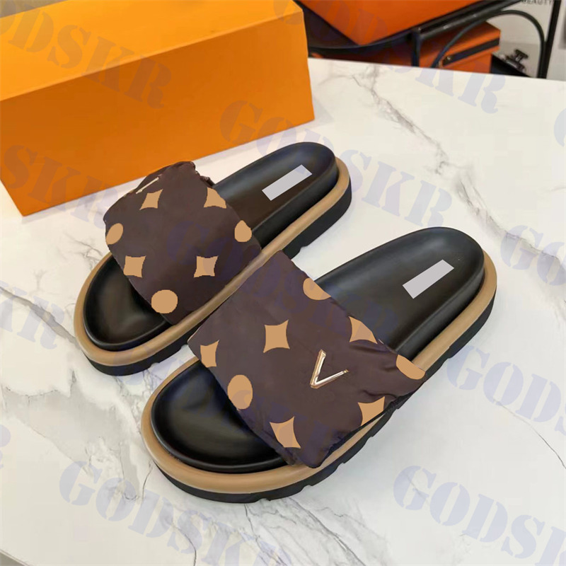 Brown Letter Slippers Metal Logo Sandals Retro Womens Home Shoes Summer Beach Slipper For Women
Brown Letter Slippers Metal Logo Sandals Retro Womens Home Shoes Summer Beach Slipper For Women