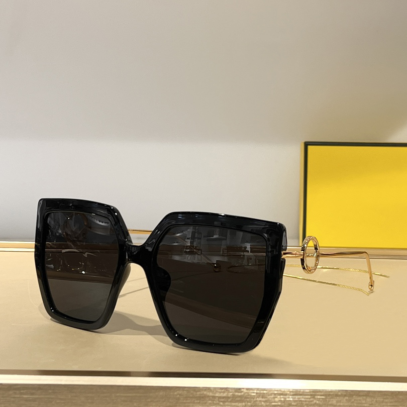 Gold Black Square Oversized Sunglasses Gold Studed Women Sunnies gafas de sol Sonnenbrille Shades UV400 Eyewear with Box