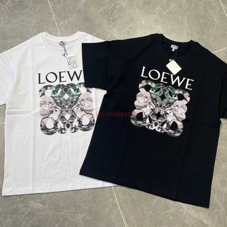 Designer Fashion Clothing Tees Tshirts Loewe 23s Spring and Summer Tide Brand s Pursuit Cartoon Dragon Cat Print Leisure Couple Loose Short Sleeve Tshirt Luxury Casu, White 220g pure cotton without pilling
Designer Fashion Clothing Tees Tshirts Loewe 23s Spring and Summer Tide Brand s Pursuit Cartoon Dragon Cat Print Leisure Couple Loose Short Sleeve Tshirt Luxury Casu, White 220g pure cotton without pilling