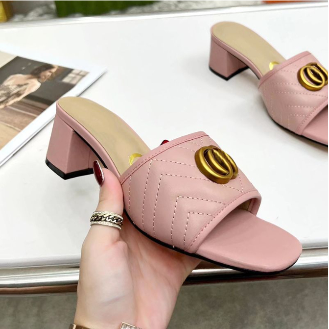 New Women's High Heel Slippers Designer sandals for women Leather Fashion Sexy Embroidered Summer Chunky Heel Sandals 6.5cm With Box slides
New Women's High Heel Slippers Designer sandals for women Leather Fashion Sexy Embroidered Summer Chunky Heel Sandals 6.5cm With Box slides