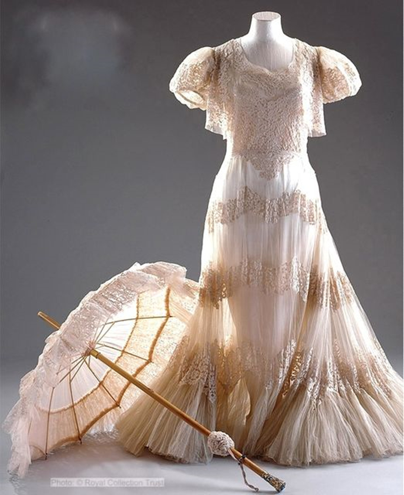 Vintage Champagne Wedding Dresses Country Style A Line Short Sleeves Long Bridal Gowns Lace Appliques Pleats Bride Formal Wear 2023